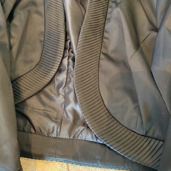 Le Chateau Bolero style satin black cropped jacket Size Medium - Picture 4 of 5